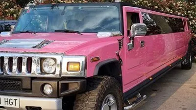 Limusina-Hummer-Rosa-Alquiler-de-Limusina-Hummer-Rosa-Limusinas-Party-BCN-01-e1665079771932